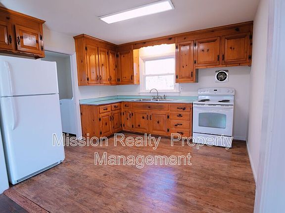 3rd image of 2500 Byron St