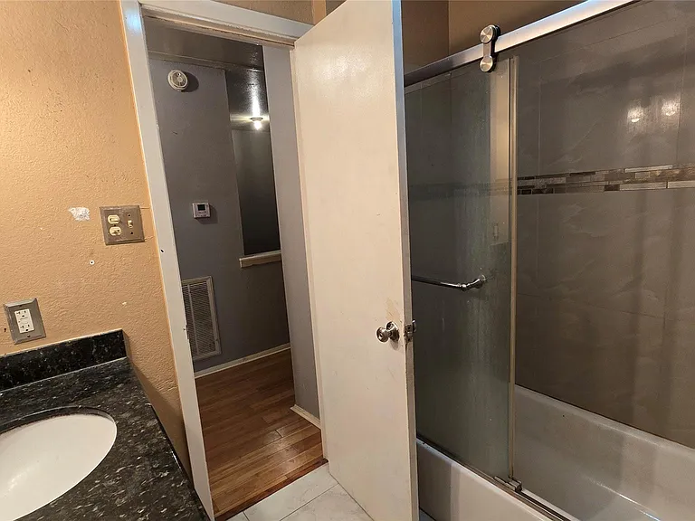 7913 Grove Ridge Dr — Photo 24