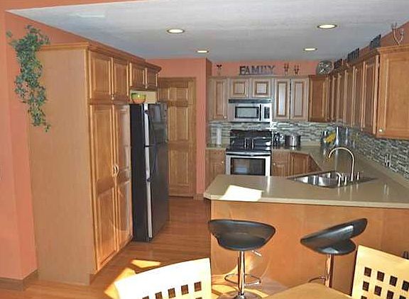 3rd image of 824 Abingdon Ln