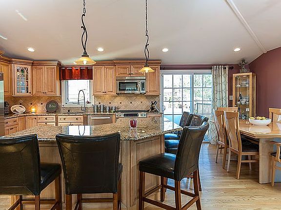 3rd image of 17 Seaver Ln