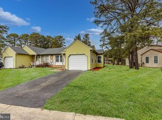 4 Greenwood Ln #B, Whiting, NJ 08759