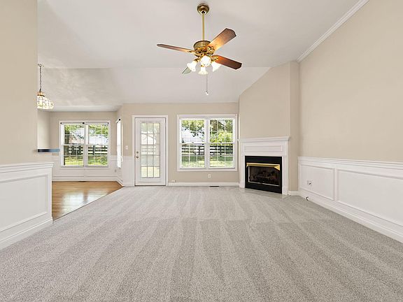 4th image of 204 Park Lakes Dr