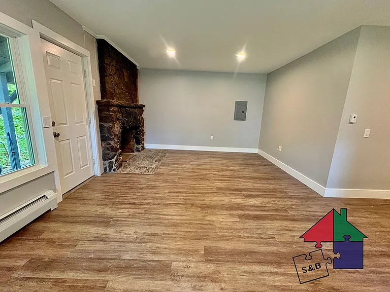 24 Mountain View St — Photo 16