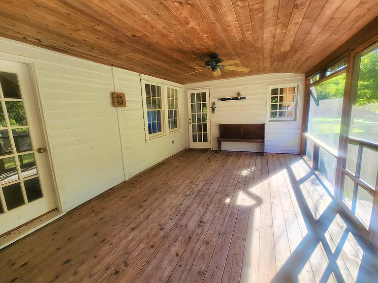 1520 Ridout Ln — Photo 33