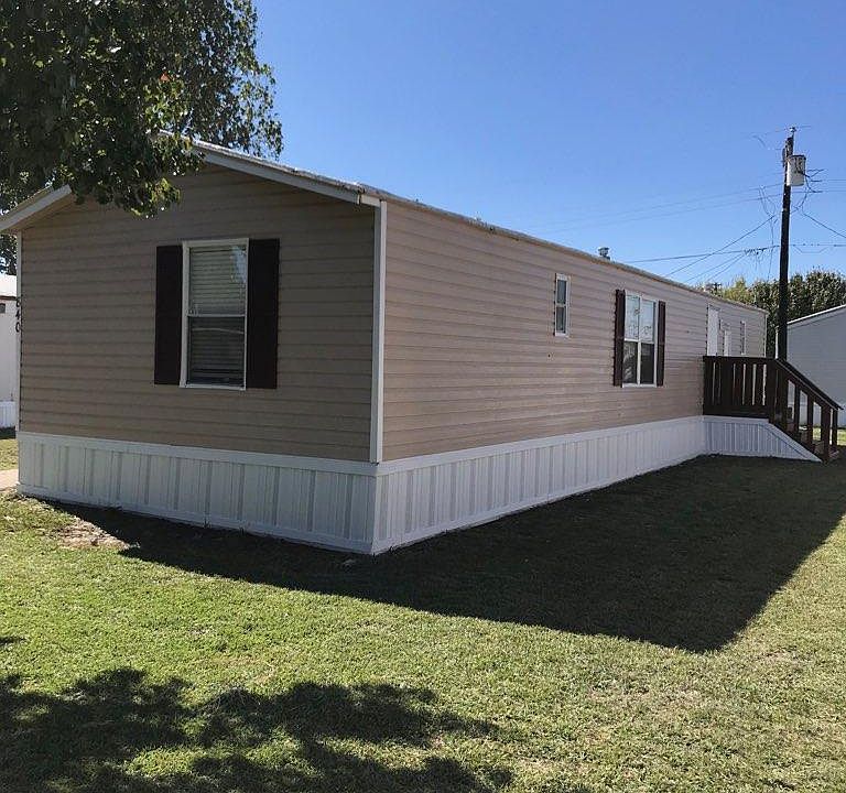 2nd image of 840 Lilac Ln