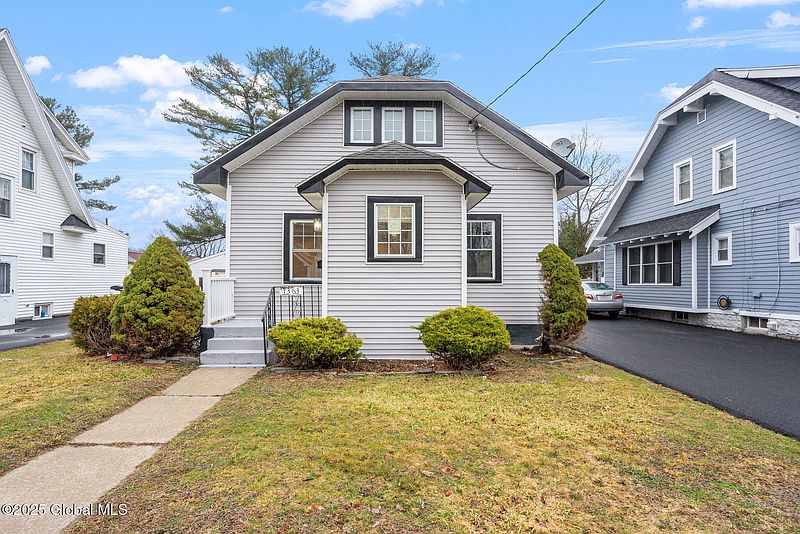 3rd image of 1363 Belmont Avenue
