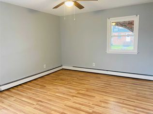 41 Wyona Ave APT 1, Lindenhurst, NY 11757