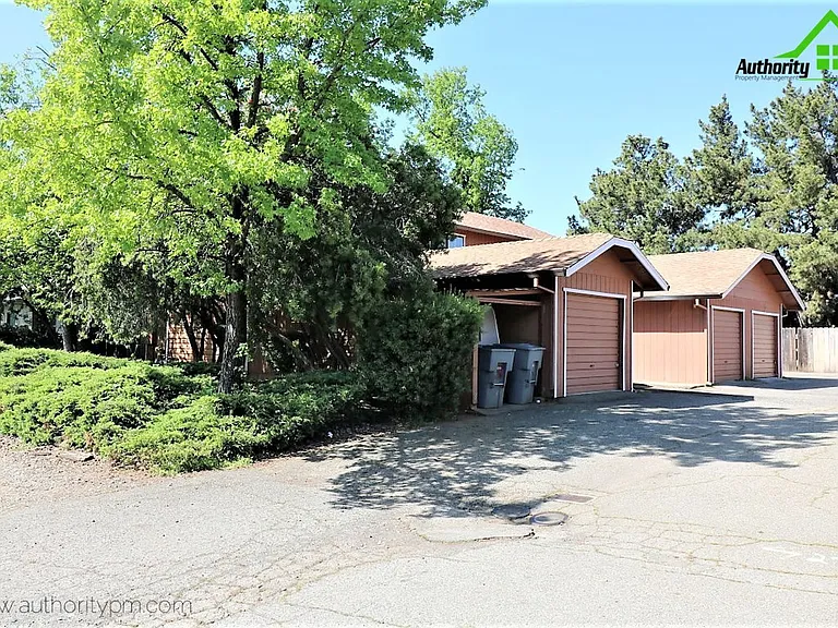 2750 Shasta View Dr #2 — Photo 3