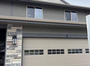 1905 Kellen Gross Dr #8, Yankton, SD 57078