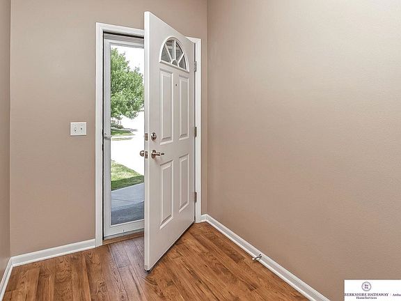 3rd image of 4814 S 190th St