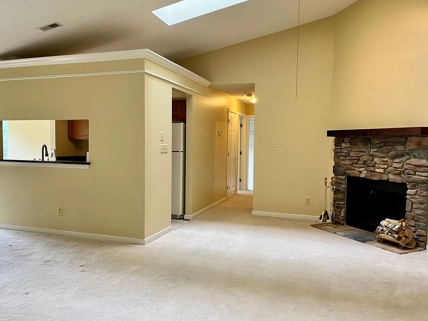 Charming 2 Bedroom/2 Bathroom Apartment Unit in Pond Condos! — Photo 3