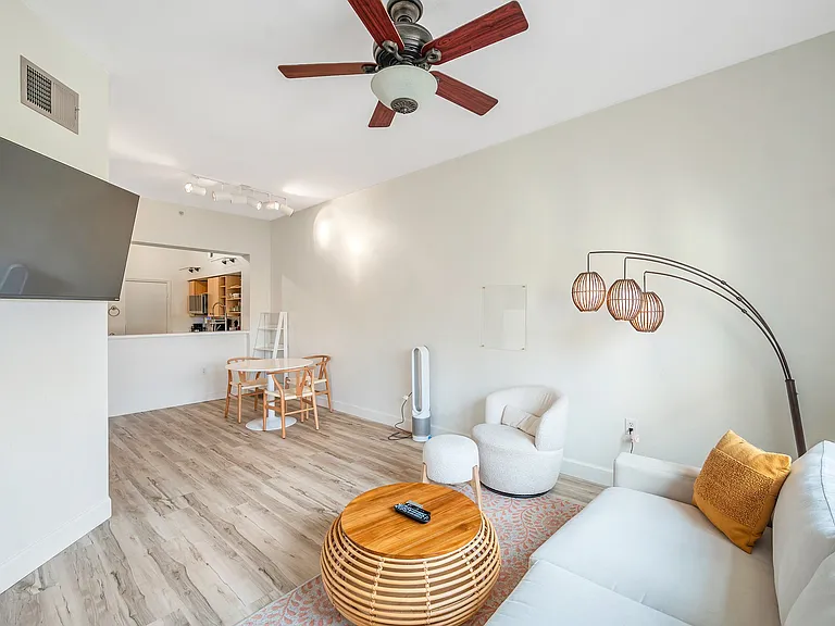 100 4th Ave S #424 — Photo 15