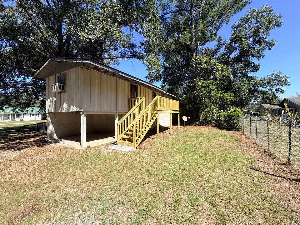 2150 1/2 Winston Ln