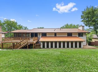 1306 Berry Ridge Rd, Eagan, MN 55123