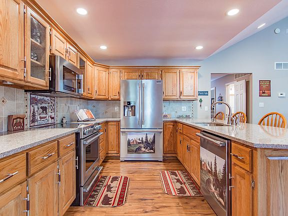 4th image of 330 Wildflower Dr