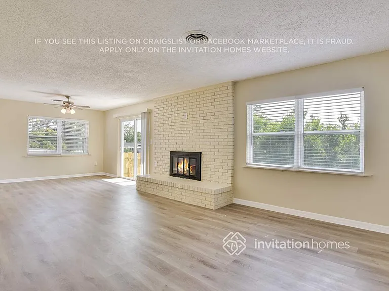1917 N Powers Dr — Photo 3