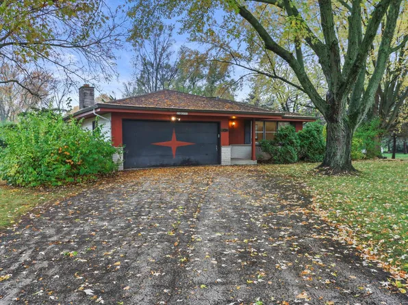 S56W29541 Roanoke DRIVE, Waukesha, WI 53189