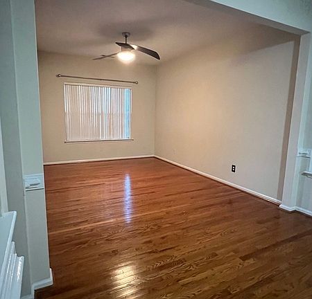 3rd image of 220 Outlaw St