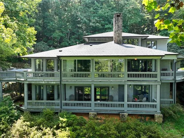 510 Berry Mountain Dr, Wilkesboro, NC 28697