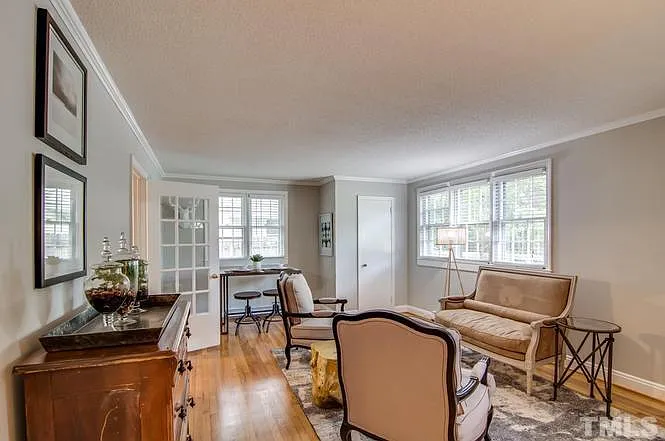3 bed, 1053 sqft, $2,200 — Photo 2