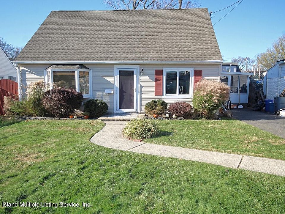 1st image of 411 Lynn St