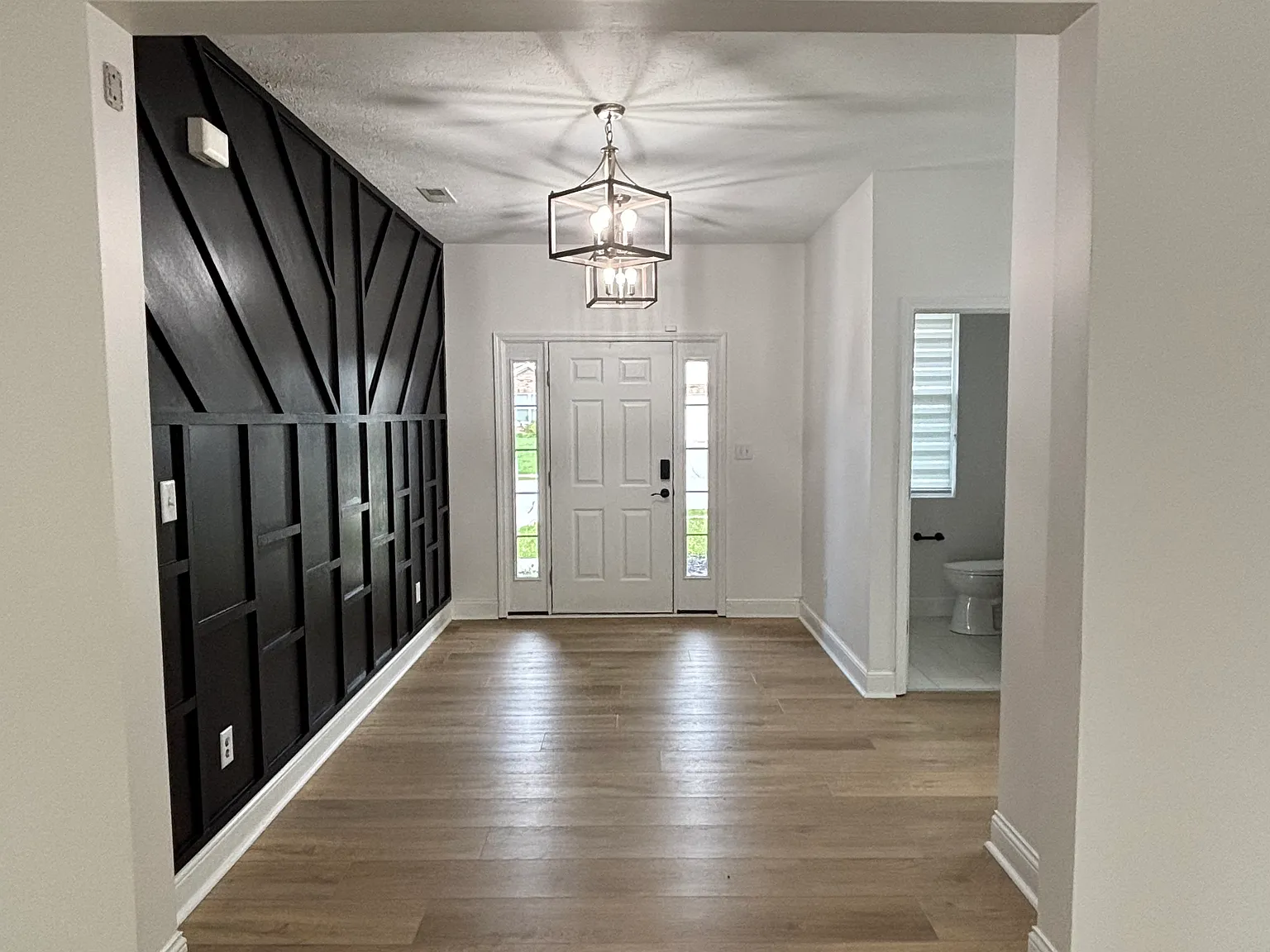 4 bed, 2392 sqft, $2,700 — Photo 4
