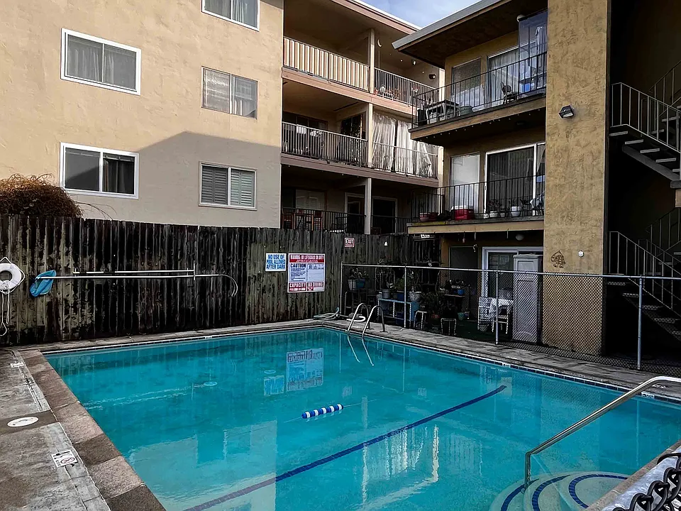 Outdoor Pool - 81 Vernon Street, Oakland CA 94610 Oakland Virtual Tour