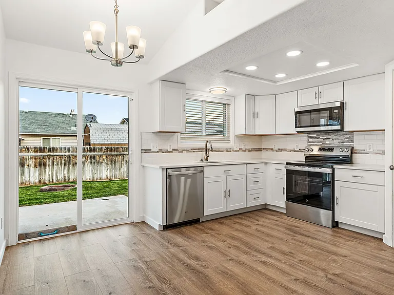 1017 Fox Brush St — Photo 8
