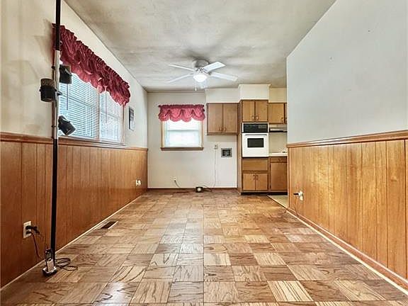 5th image of 2716 Woodbury Dr