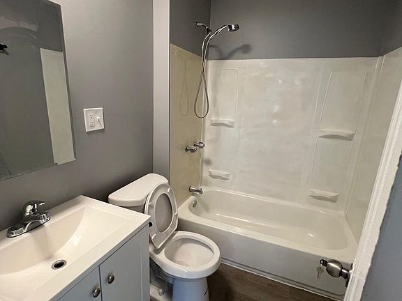 3rd image of 12312 Oakfield Ave #1