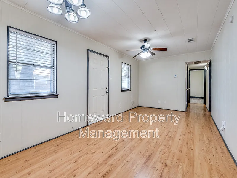 3 bed, 1.0 bath, 1012 sqft, $1,650 — Photo 4