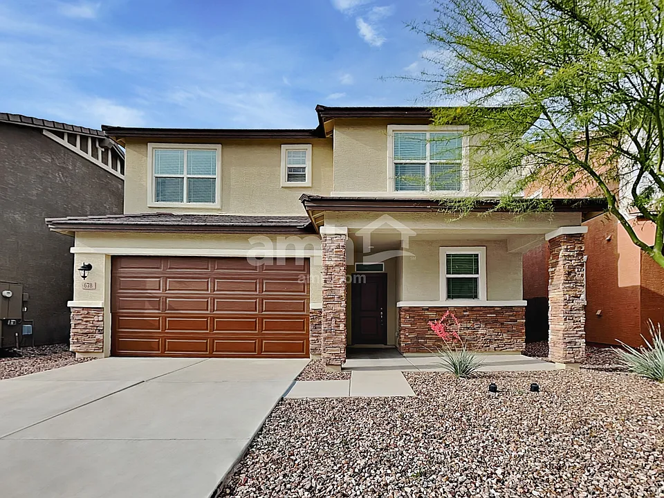 678 W Laredo Ave