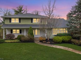 26 Crest Dr, New Providence, NJ 07974