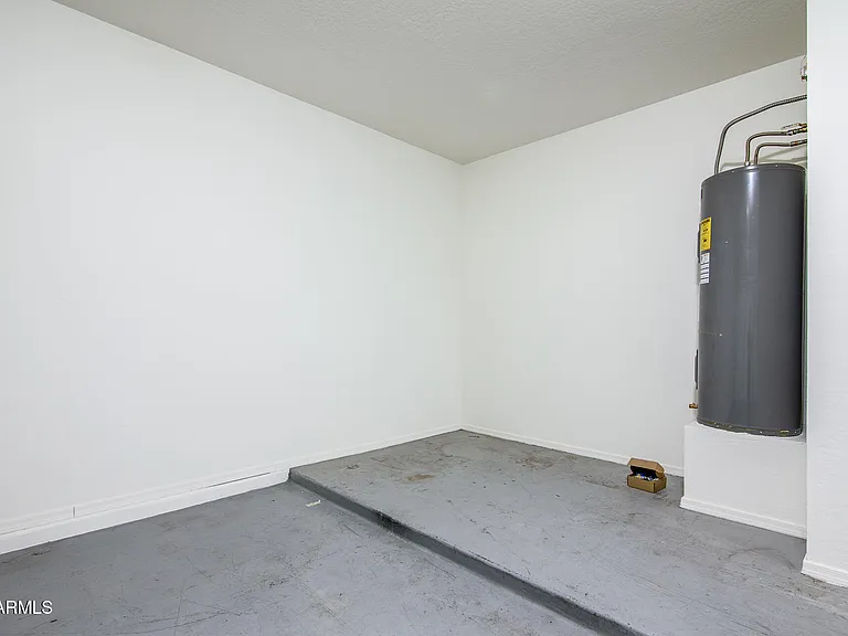 43395 W Wild Horse Trl — Photo 36