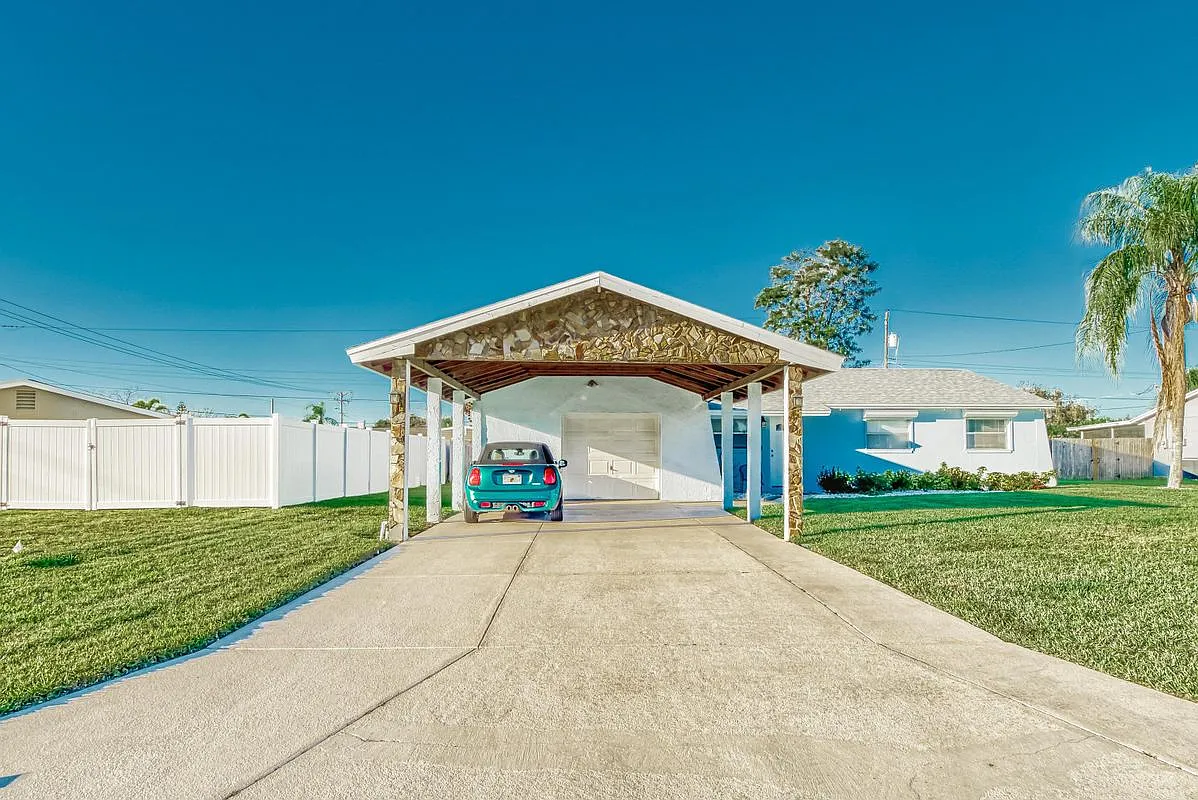 4 bed, 2.0 bath, 1197 sqft, $3,200 — Photo 1