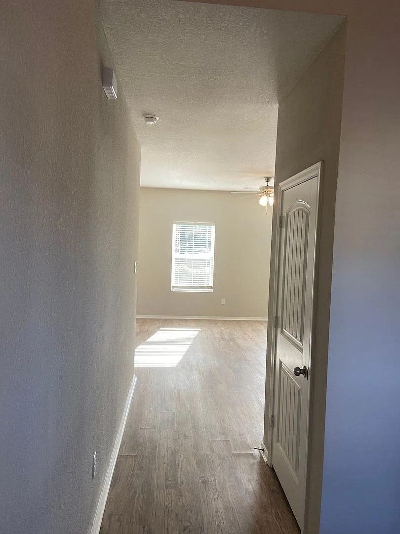 Now Pre-Leasing! Classic Traditional Home with Modern Finishes | 3-Bedroom, 2.5-Bath in Fairview ... — Photo 4