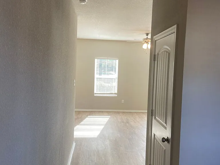 2612 Grand Ln — Photo 4