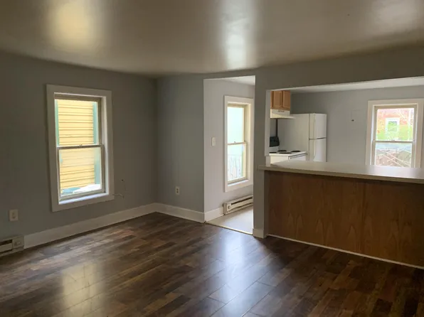 320 W Stephen St #A, Martinsburg, WV 25401