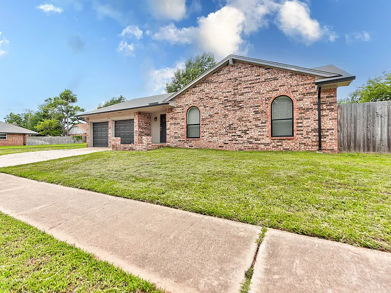 501 N Morgan Dr — Photo 2