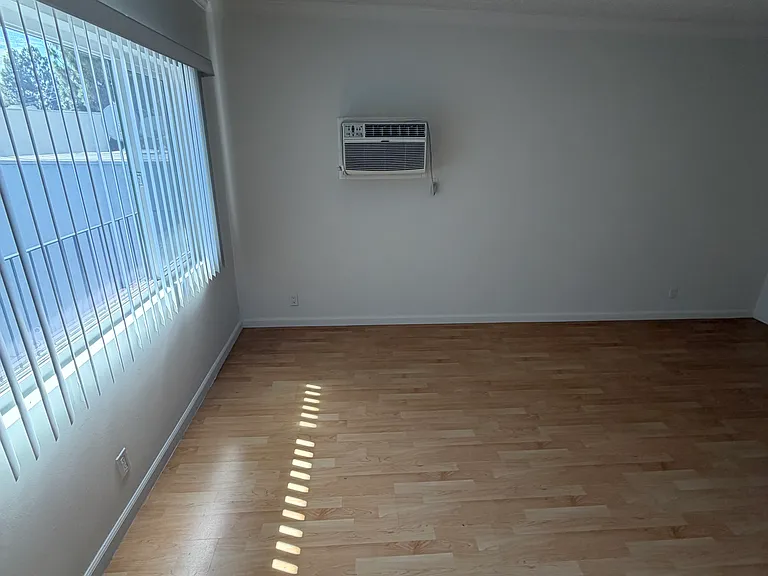 2741 Piedmont Ave #9 — Photo 4