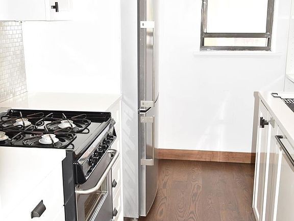 3rd image of 885 10th Ave APT 5F