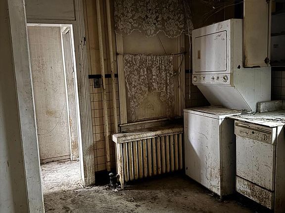 4th image of 1104 W Walnut St
