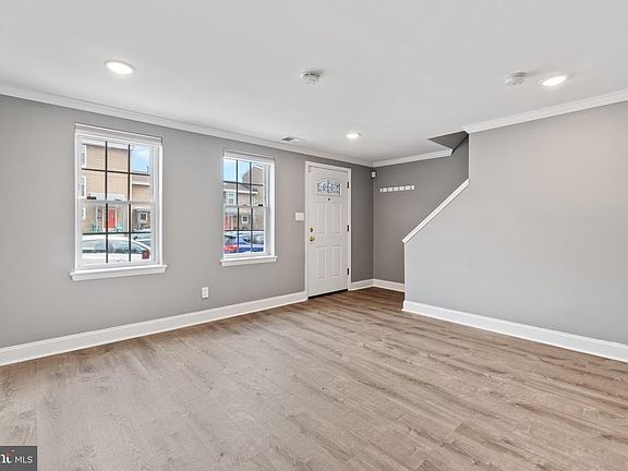 3rd image of 718 N Eden St
