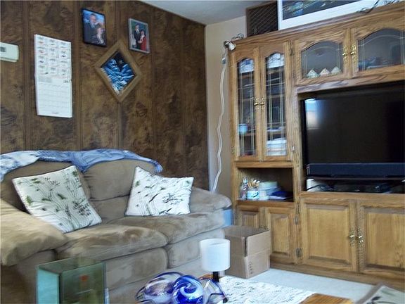 3rd image of 110 Marylea Ave