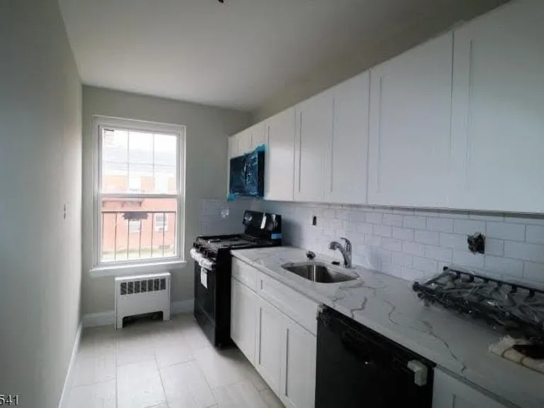 935 Broad St #1 — Photo 3