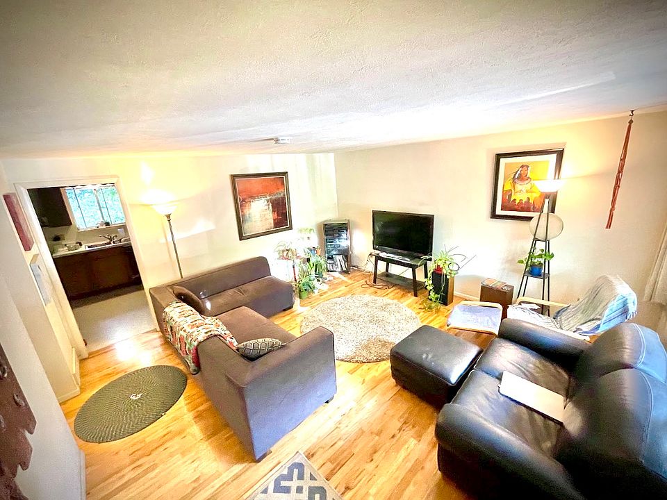 Spacious living room (unit is for rent unfurnished).