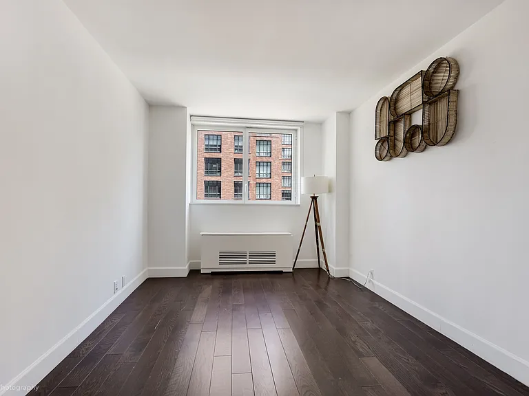 200 E 94th St #1115 — Photo 8