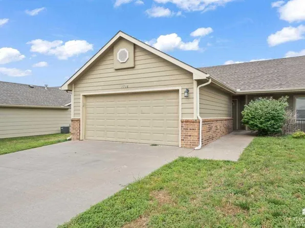 1716 Hickory Ln, Junction City, KS 66441