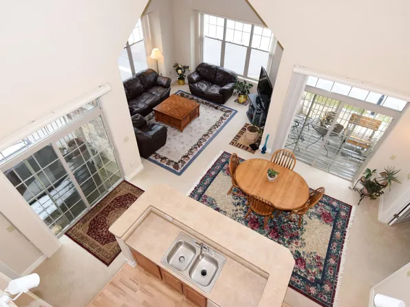 14900 W Wilbur Dr, New Berlin, WI 53146