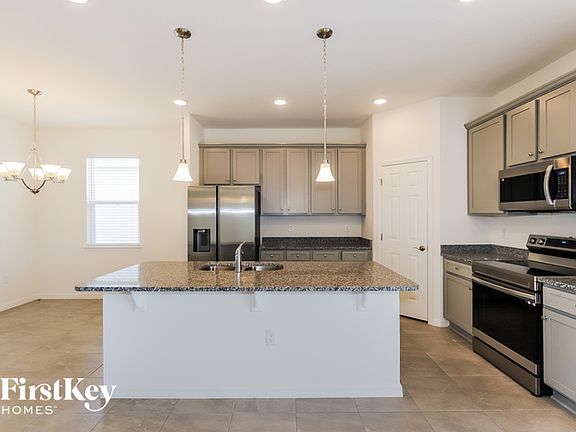5th image of 221 Windsor Reserve Dr